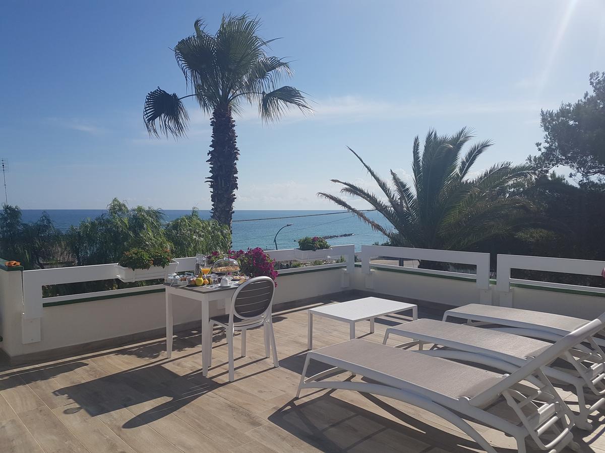 B&B Torre Azul Frontemare - 比谢列 外观 照片